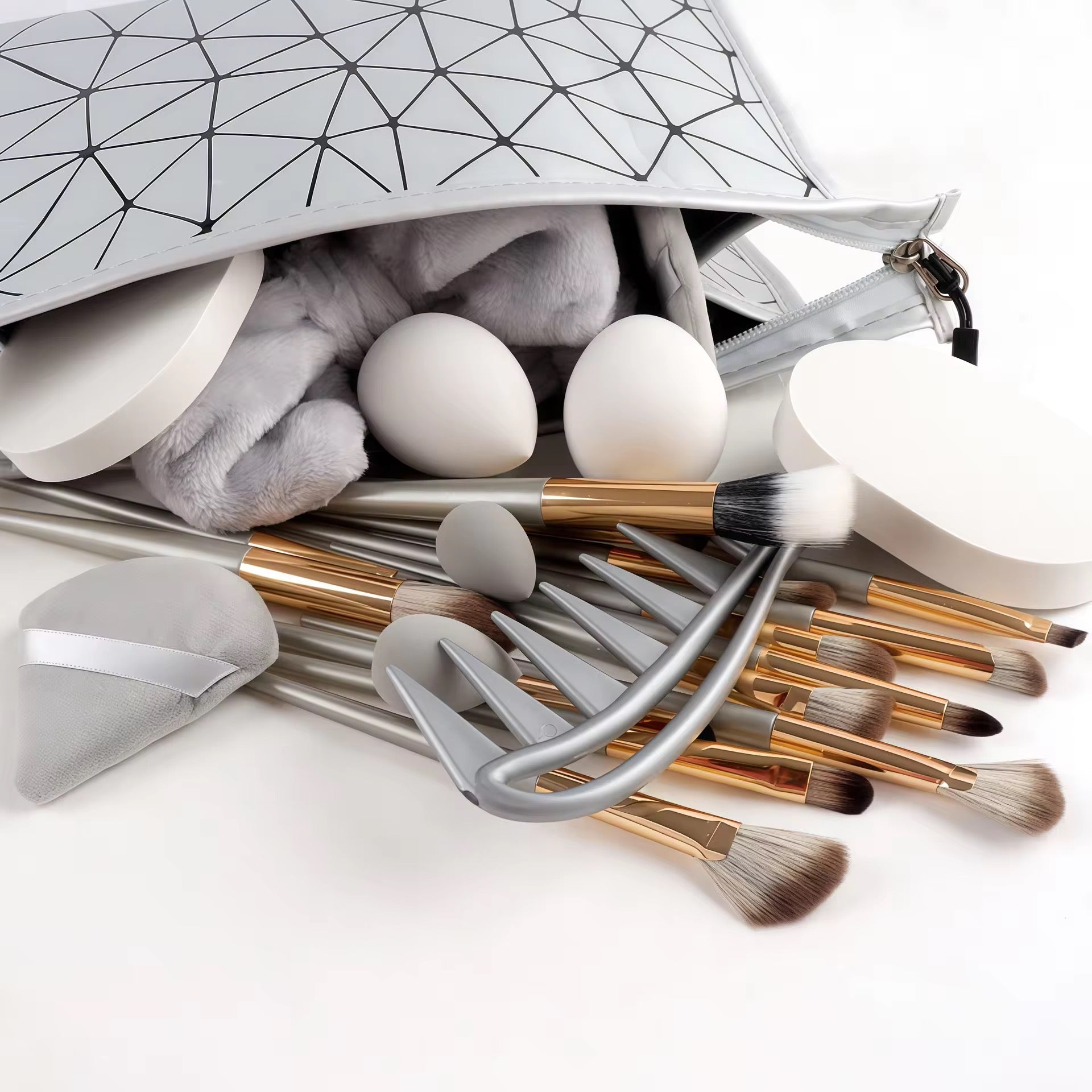 32-piece Cosmetic Bag Set Fashion Hand Storage - PANSYTRACY