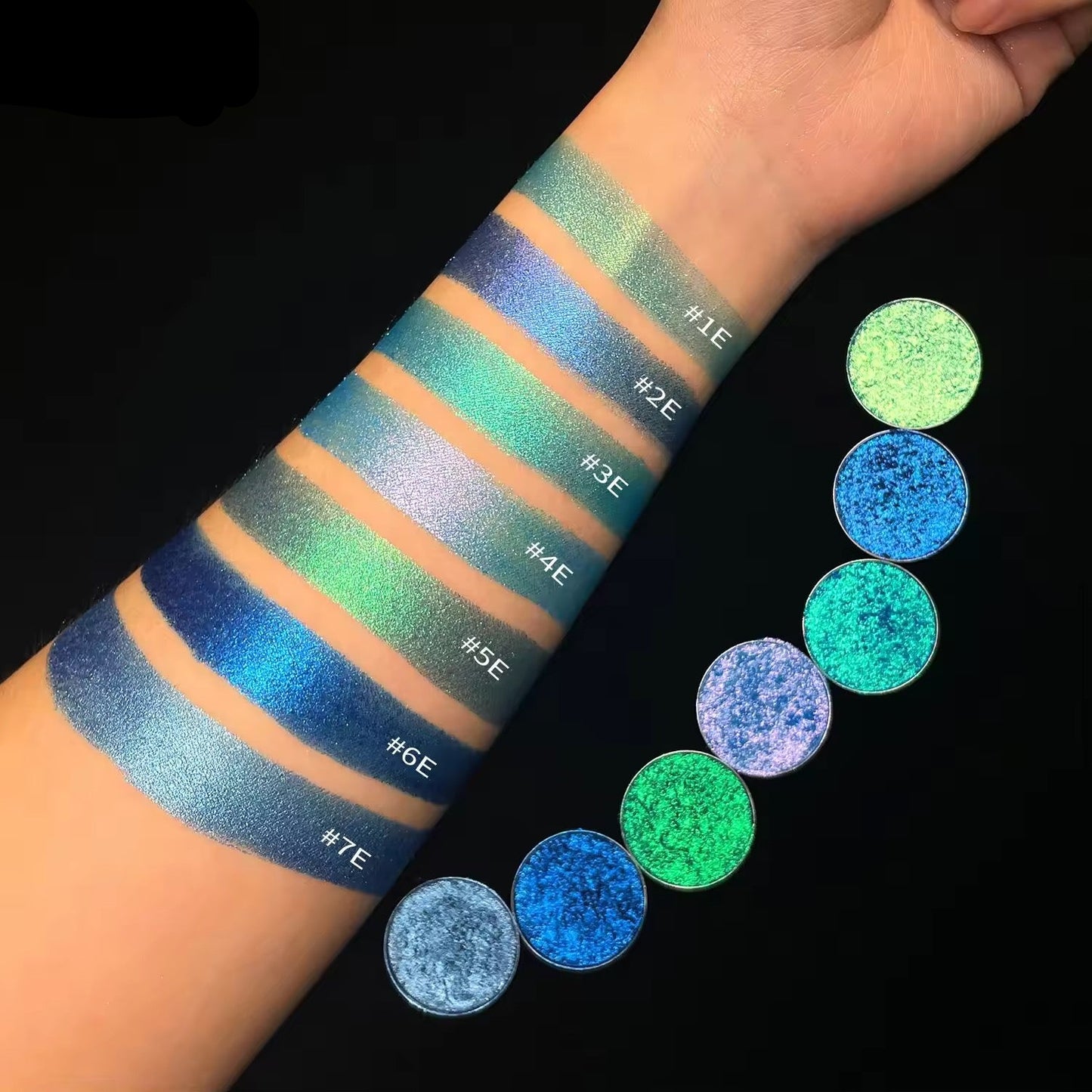 Illuminator eye shadow