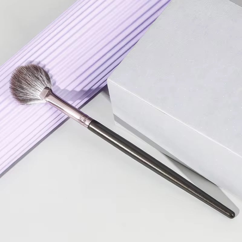PANSYTRACYBEAUTY Fluffy Thick and Eco-Friendly Fan-Shaped Facial Brush