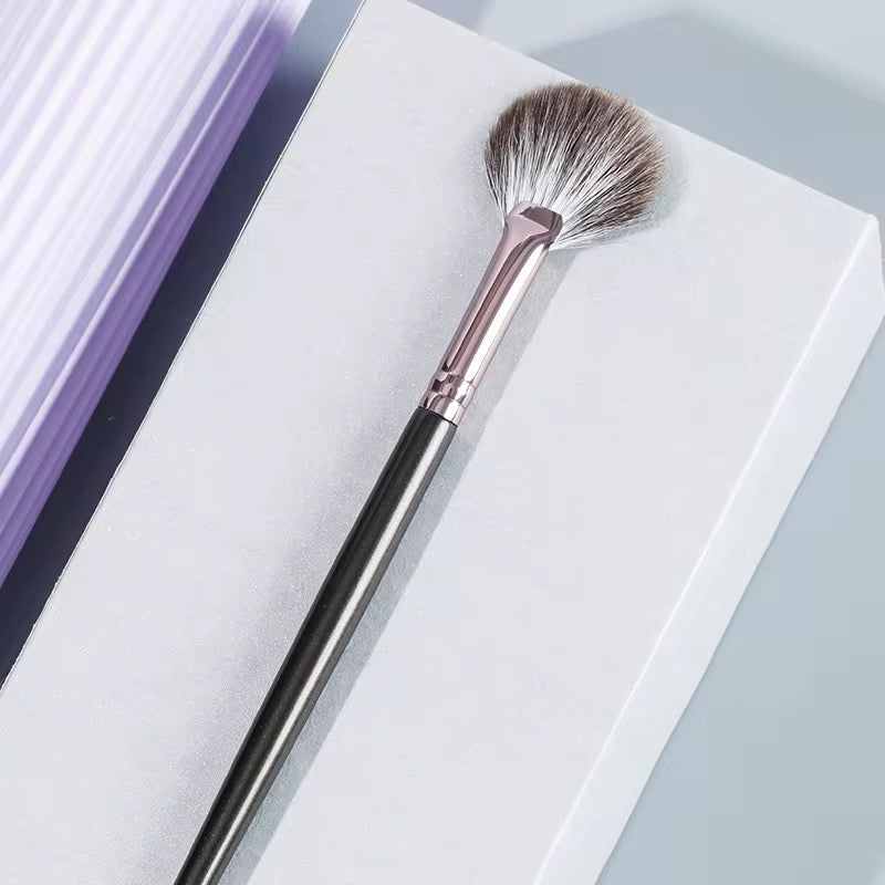 PANSYTRACYBEAUTY Fluffy Thick and Eco-Friendly Fan-Shaped Facial Brush