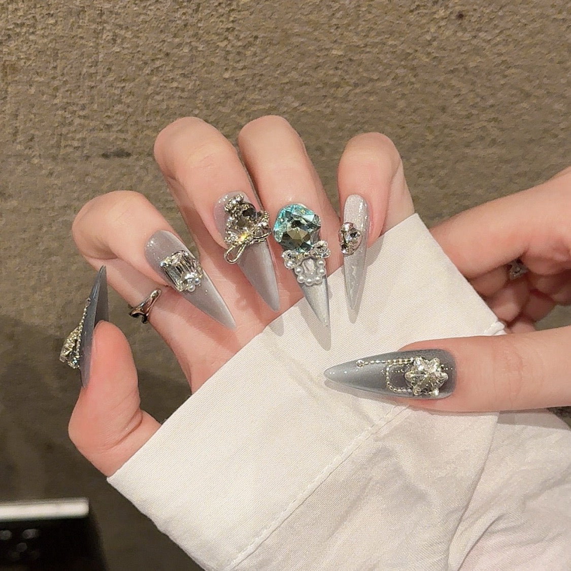 Almond Press-On Nails – Silver Nails
